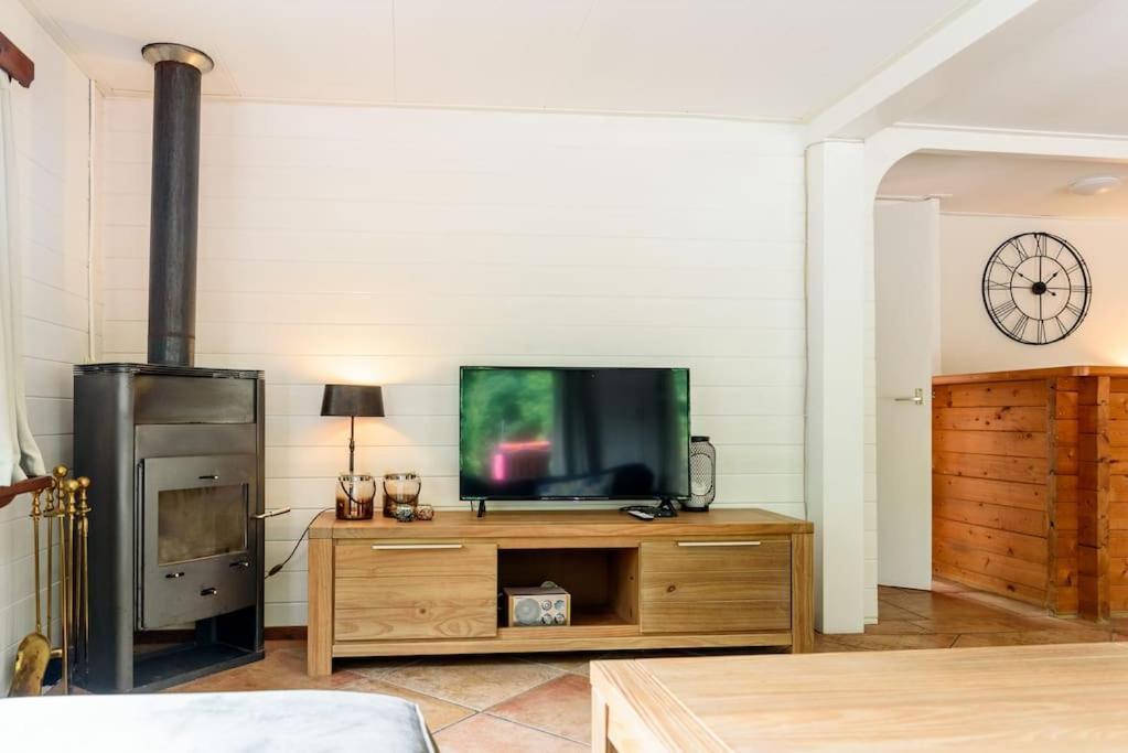 Spacious Wooden Cottage With Infra-Red Sauna At Veluwe 皮滕 外观 照片