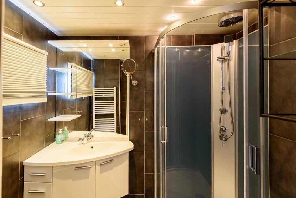 Spacious Wooden Cottage With Infra-Red Sauna At Veluwe 皮滕 外观 照片