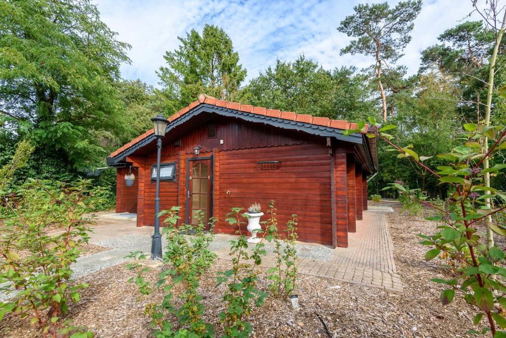 Spacious Wooden Cottage With Infra-Red Sauna At Veluwe 皮滕 外观 照片
