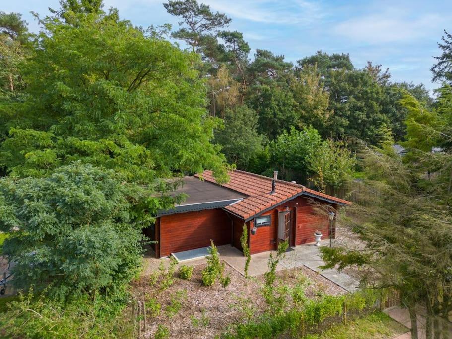 Spacious Wooden Cottage With Infra-Red Sauna At Veluwe 皮滕 外观 照片