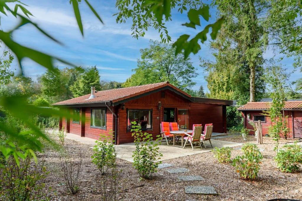 Spacious Wooden Cottage With Infra-Red Sauna At Veluwe 皮滕 外观 照片