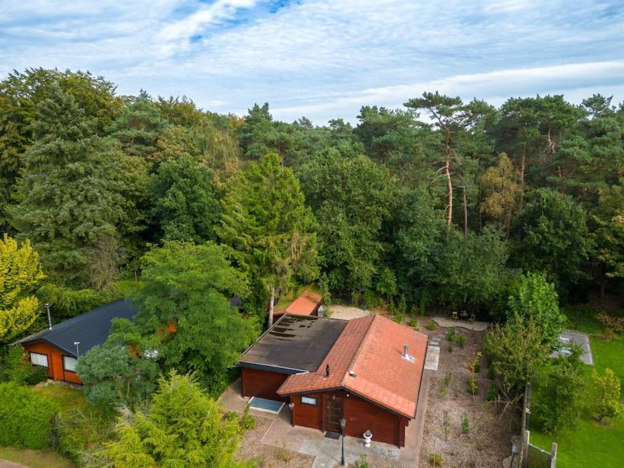 Spacious Wooden Cottage With Infra-Red Sauna At Veluwe 皮滕 外观 照片