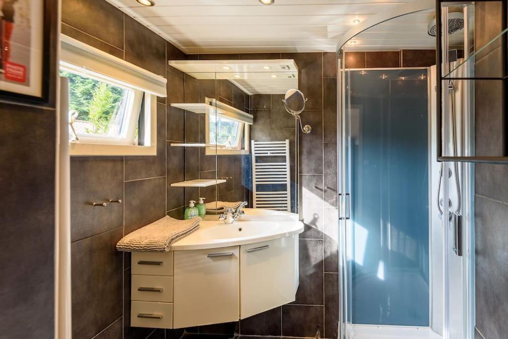 Spacious Wooden Cottage With Infra-Red Sauna At Veluwe 皮滕 外观 照片