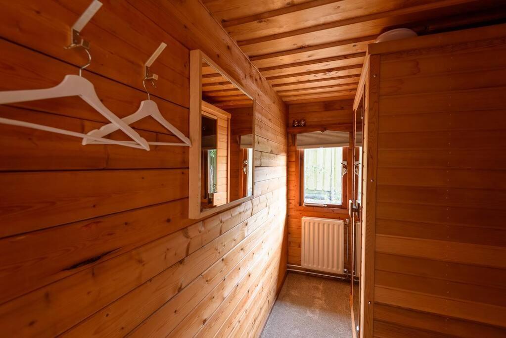 Spacious Wooden Cottage With Infra-Red Sauna At Veluwe 皮滕 外观 照片